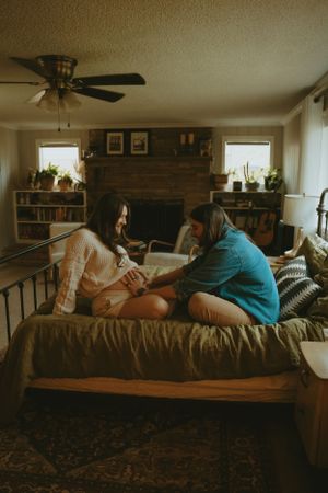 vintage style maternity session in Fort Worth Texas retro style photography