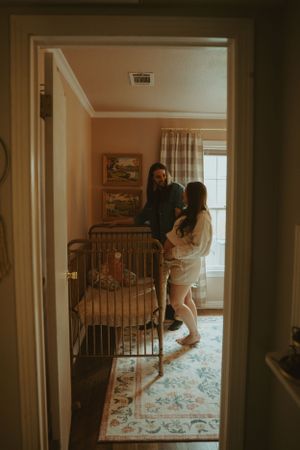 vintage style maternity session in Fort Worth Texas