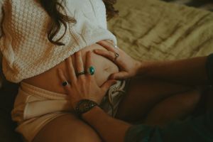 vintage style maternity session in Fort Worth Texas retro style photography