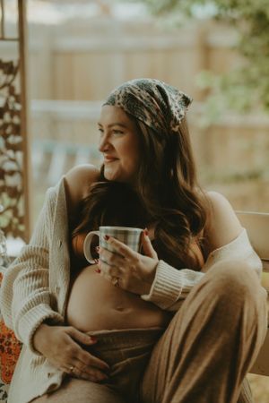 vintage style maternity session in Fort Worth Texas