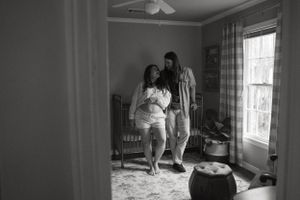 vintage style maternity session in Fort Worth Texas