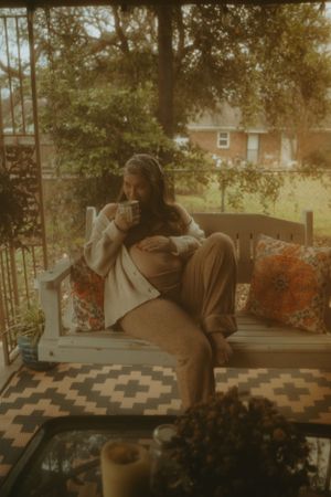 vintage style maternity session in Fort Worth Texas