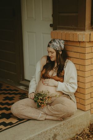 vintage style maternity session in Fort Worth Texas retro style photography