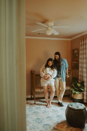 vintage style maternity session in Fort Worth Texas