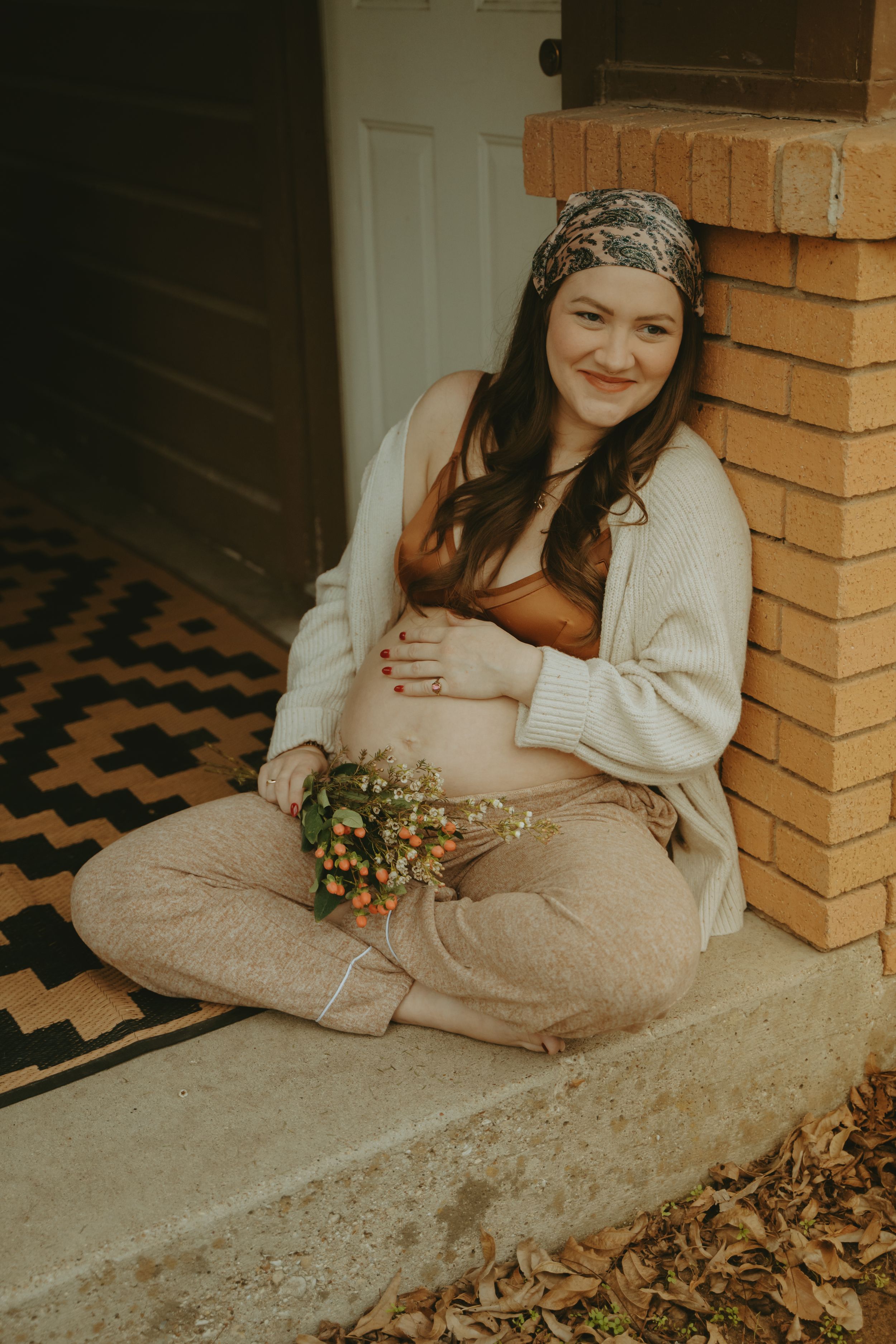 vintage style maternity session in Fort Worth Texas retro style photography