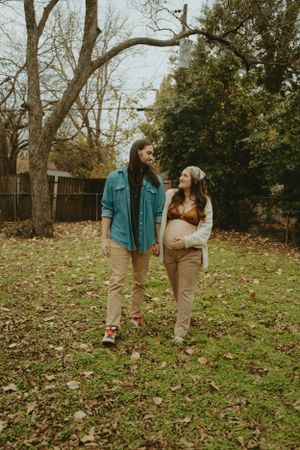 vintage style maternity session in Fort Worth Texas retro style photography