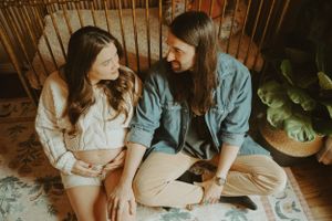 vintage style maternity session in Fort Worth Texas