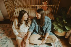 vintage style maternity session in Fort Worth Texas