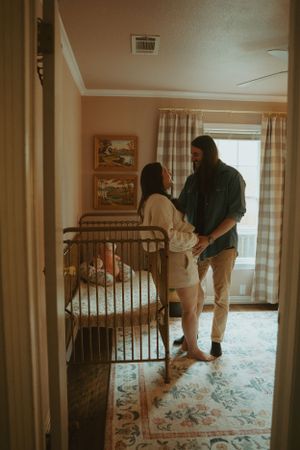 vintage style maternity session in Fort Worth Texas
