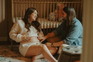 vintage style maternity session in Fort Worth Texas