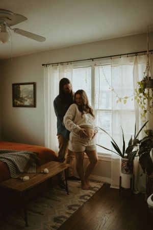 vintage style maternity session in Fort Worth Texas