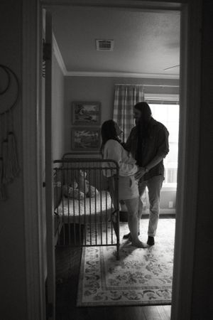 vintage style maternity session in Fort Worth Texas