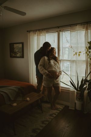 vintage style maternity session in Fort Worth Texas