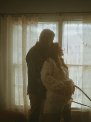 vintage style maternity session in Fort Worth Texas