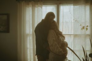vintage style maternity session in Fort Worth Texas