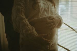 vintage style maternity session in Fort Worth Texas