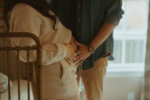vintage style maternity session in Fort Worth Texas