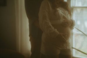 vintage style maternity session in Fort Worth Texas