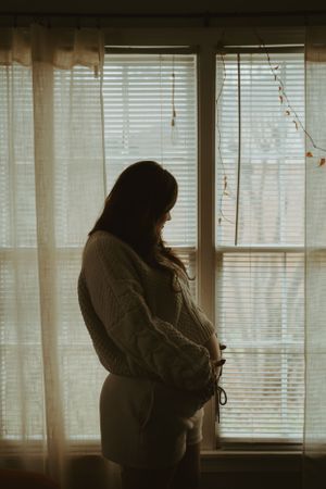 vintage style maternity session in Fort Worth Texas