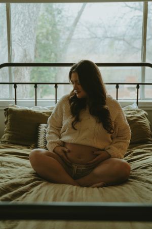 vintage style maternity session in Fort Worth Texas retro style photography