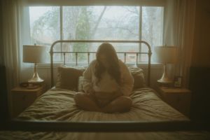 vintage style maternity session in Fort Worth Texas retro style photography