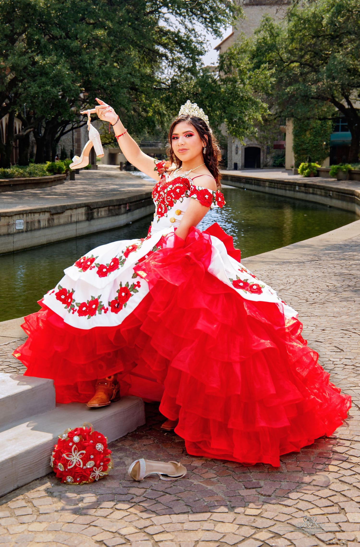 Capture life´s best moments 
Dallas Quinceañera photography and video 
Dallas Weddings photography and video