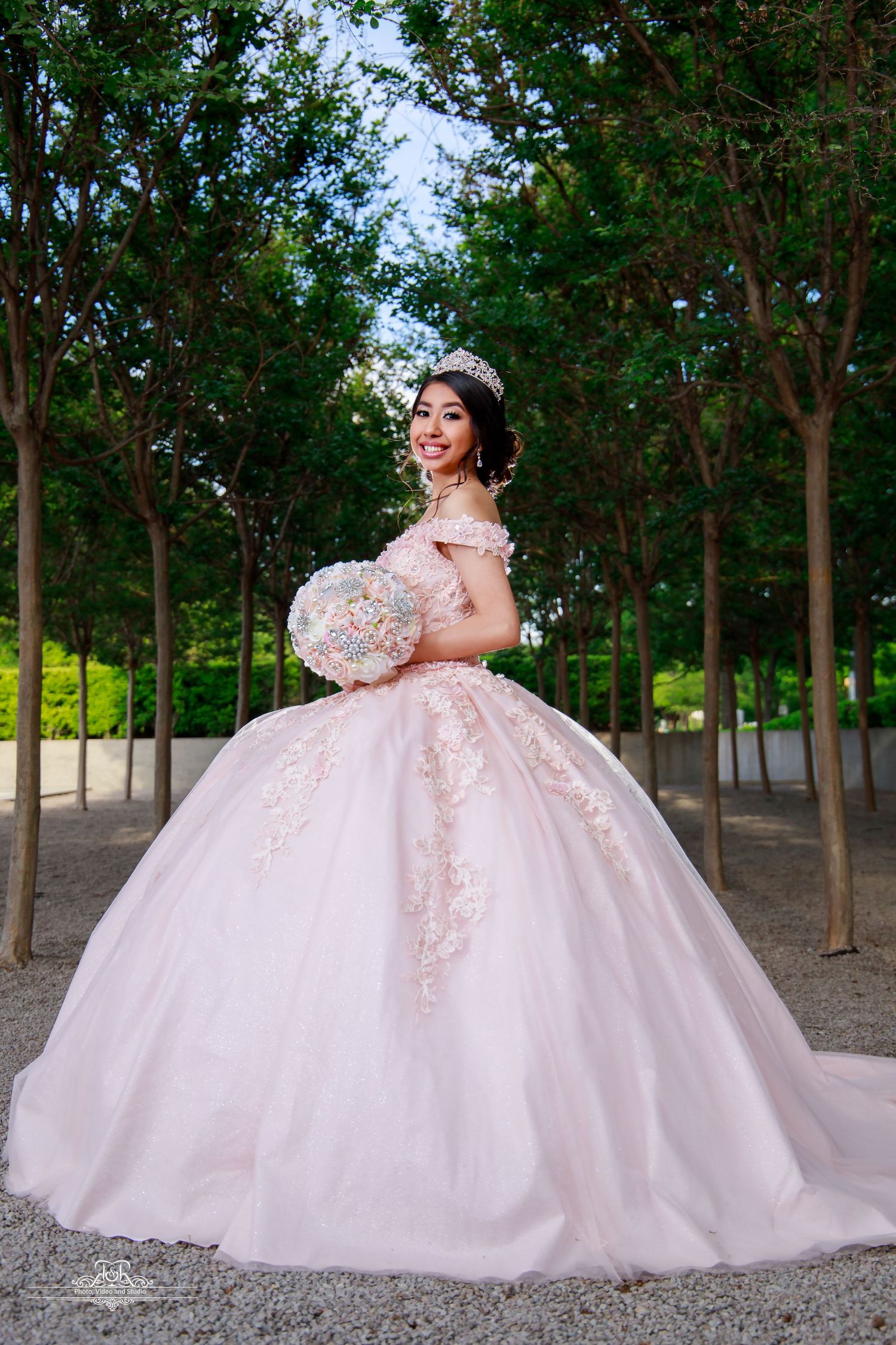 Capture life´s best moments 
Dallas Quinceañera photography and video 
Dallas Weddings photography and video