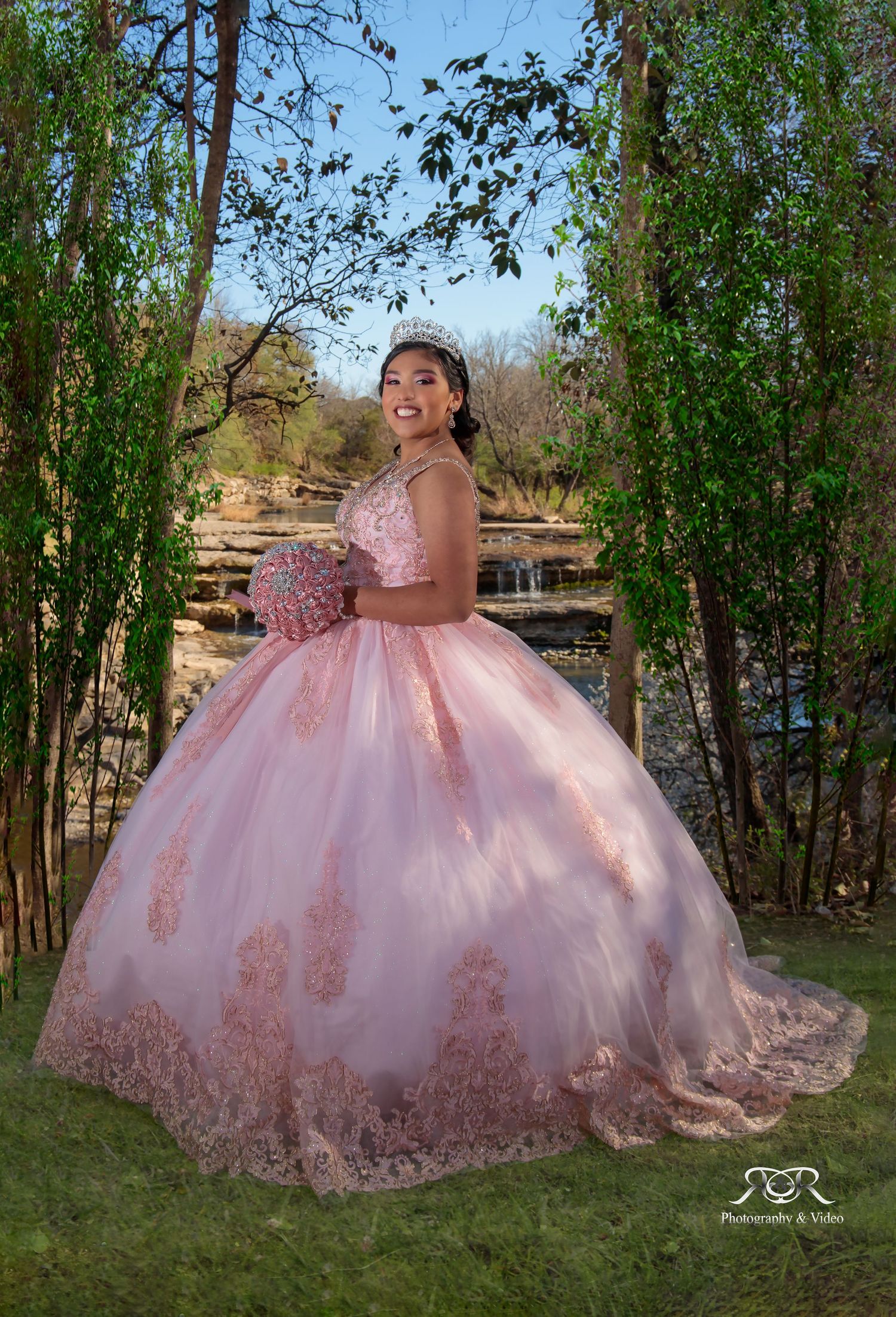 Capture life´s best moments 
Dallas Quinceañera photography and video 
Dallas Weddings photography and video