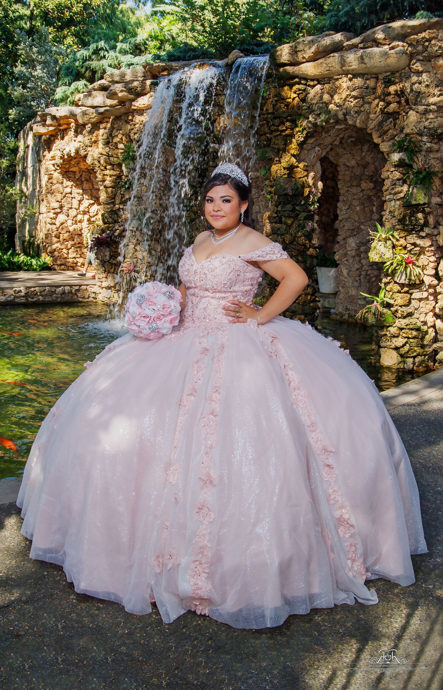 Capture life´s best moments 
Dallas Quinceañera photography and video 
Dallas Weddings photography and video