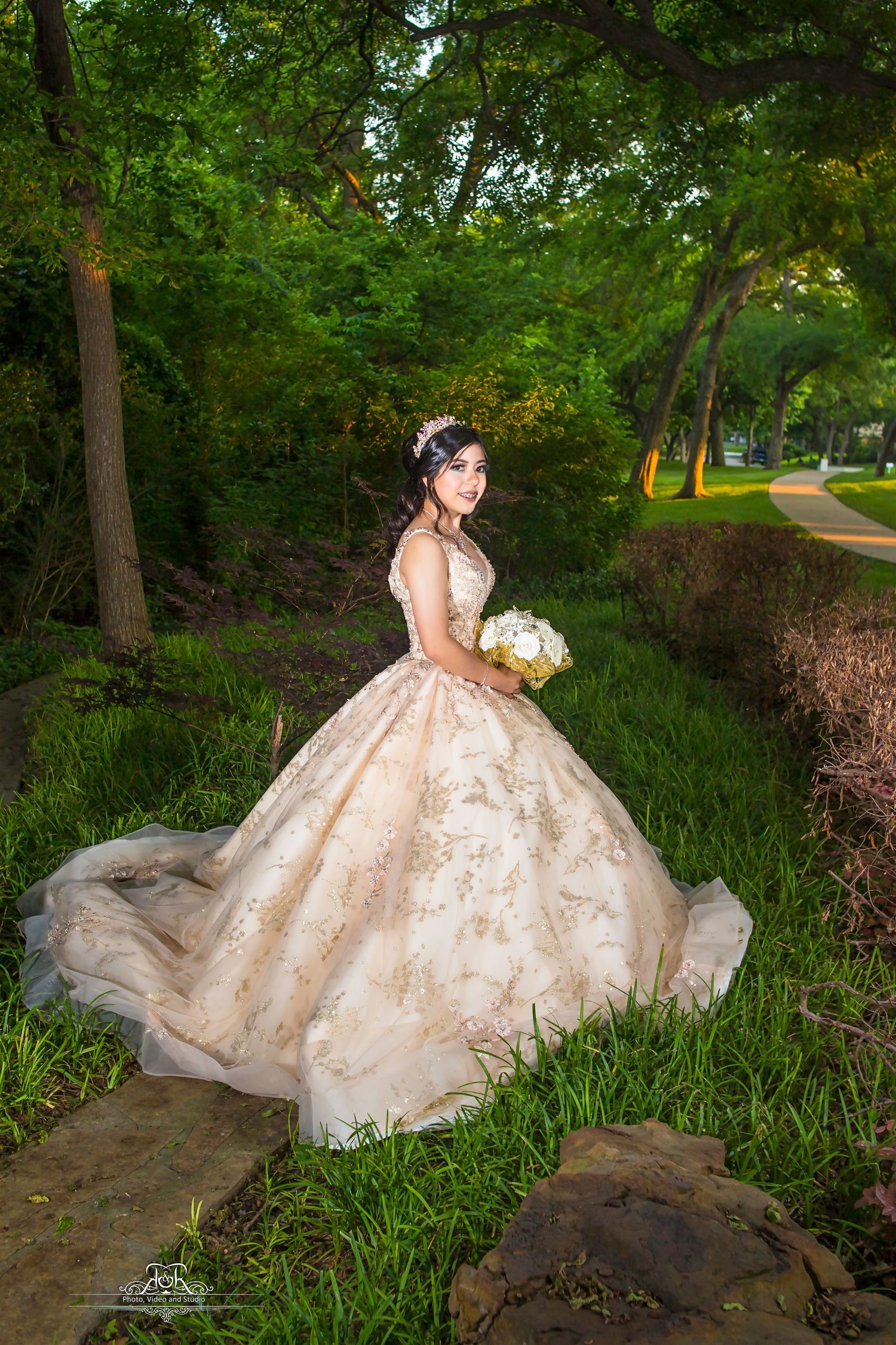 Capture life´s best moments 
Dallas Quinceañera photography and video 
Dallas Weddings photography and video