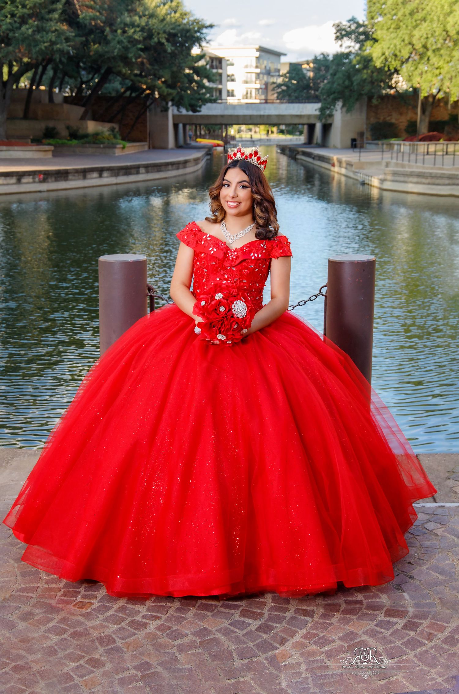 Capture life´s best moments 
Dallas Quinceañera photography and video 
Dallas Weddings photography and video
