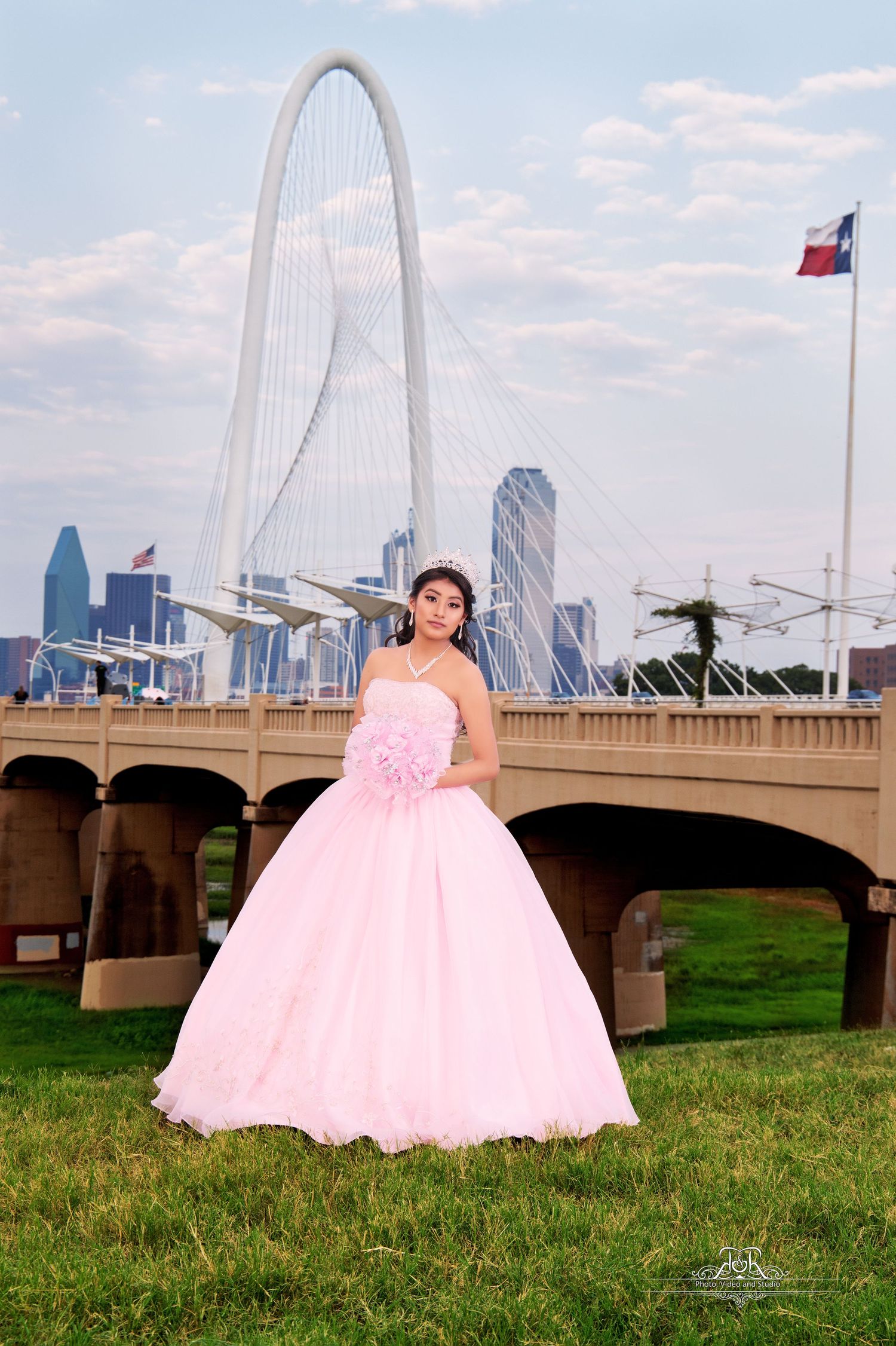 Capture life´s best moments 
Dallas Quinceañera photography and video 
Dallas Weddings photography and video