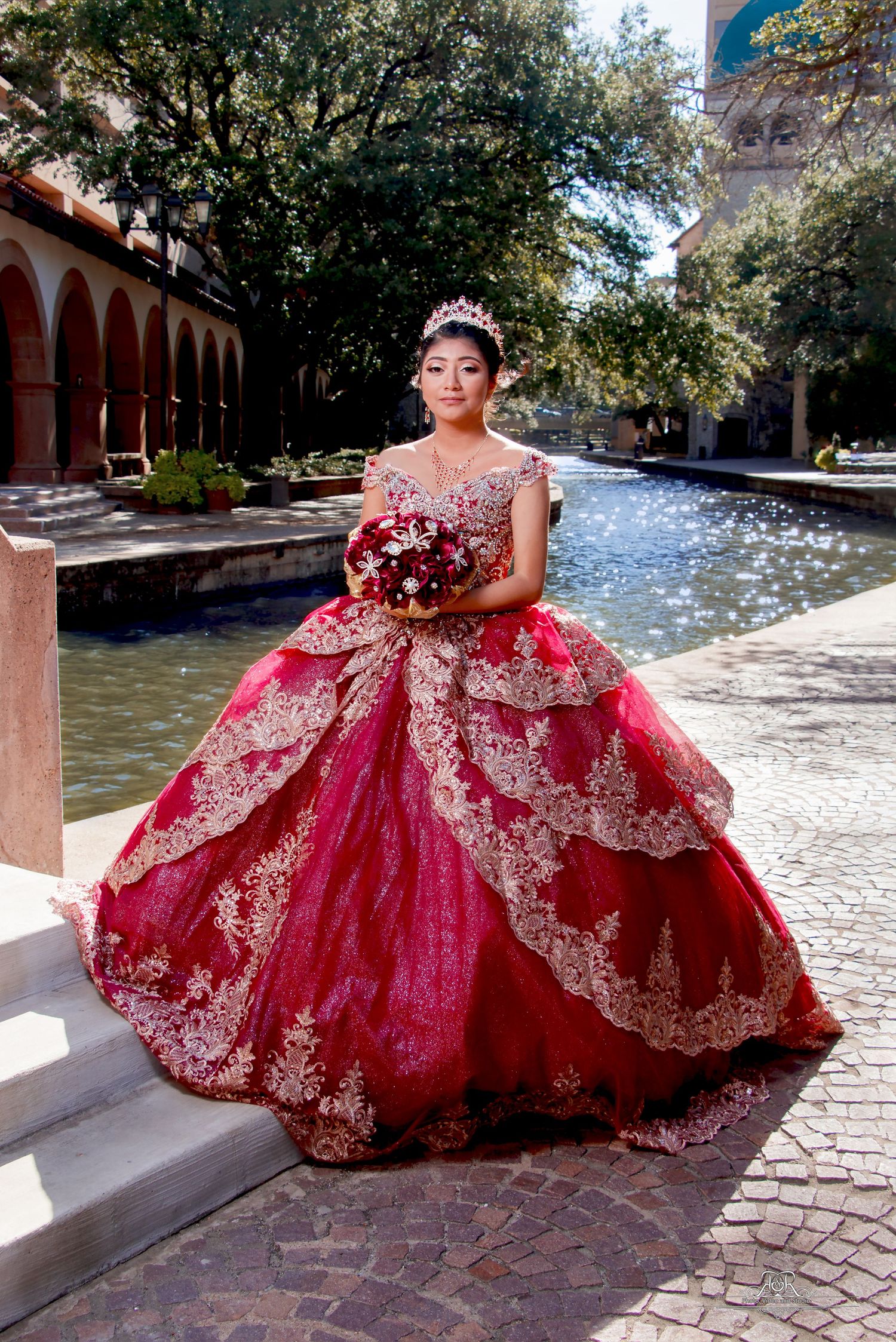Capture life´s best moments 
Dallas Quinceañera photography and video 
Dallas Weddings photography and video
