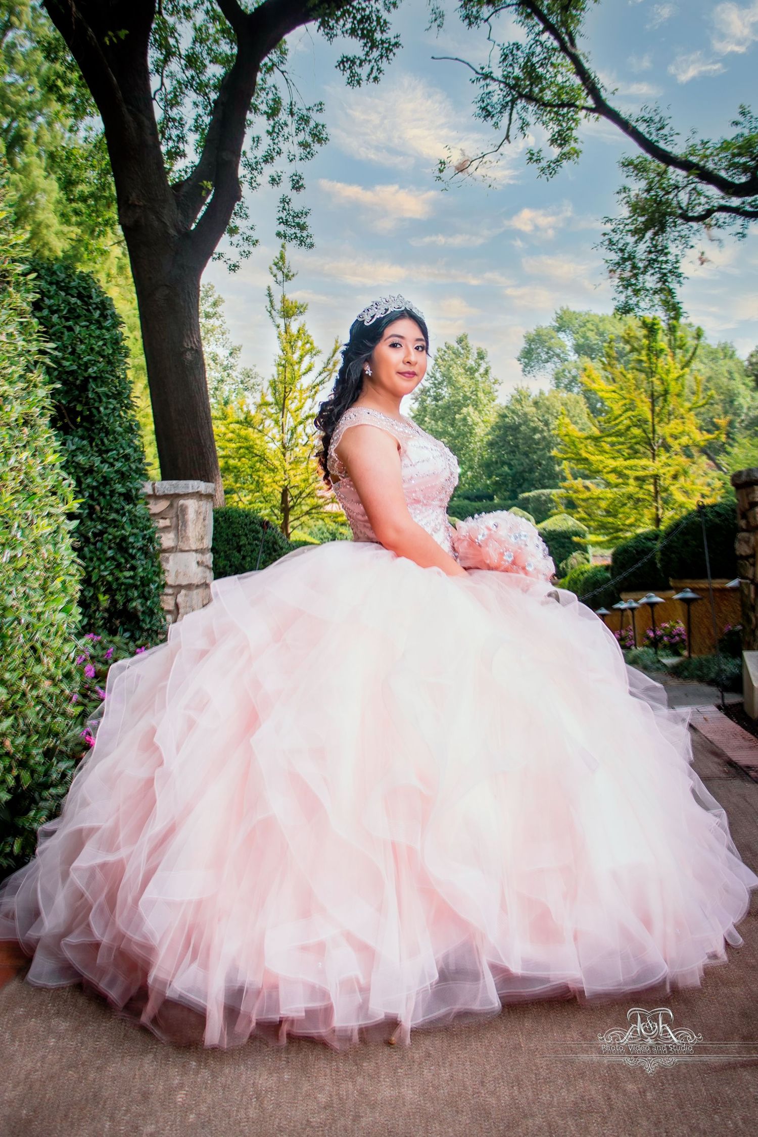 Capture life´s best moments 
Dallas Quinceañera photography and video 
Dallas Weddings photography and video