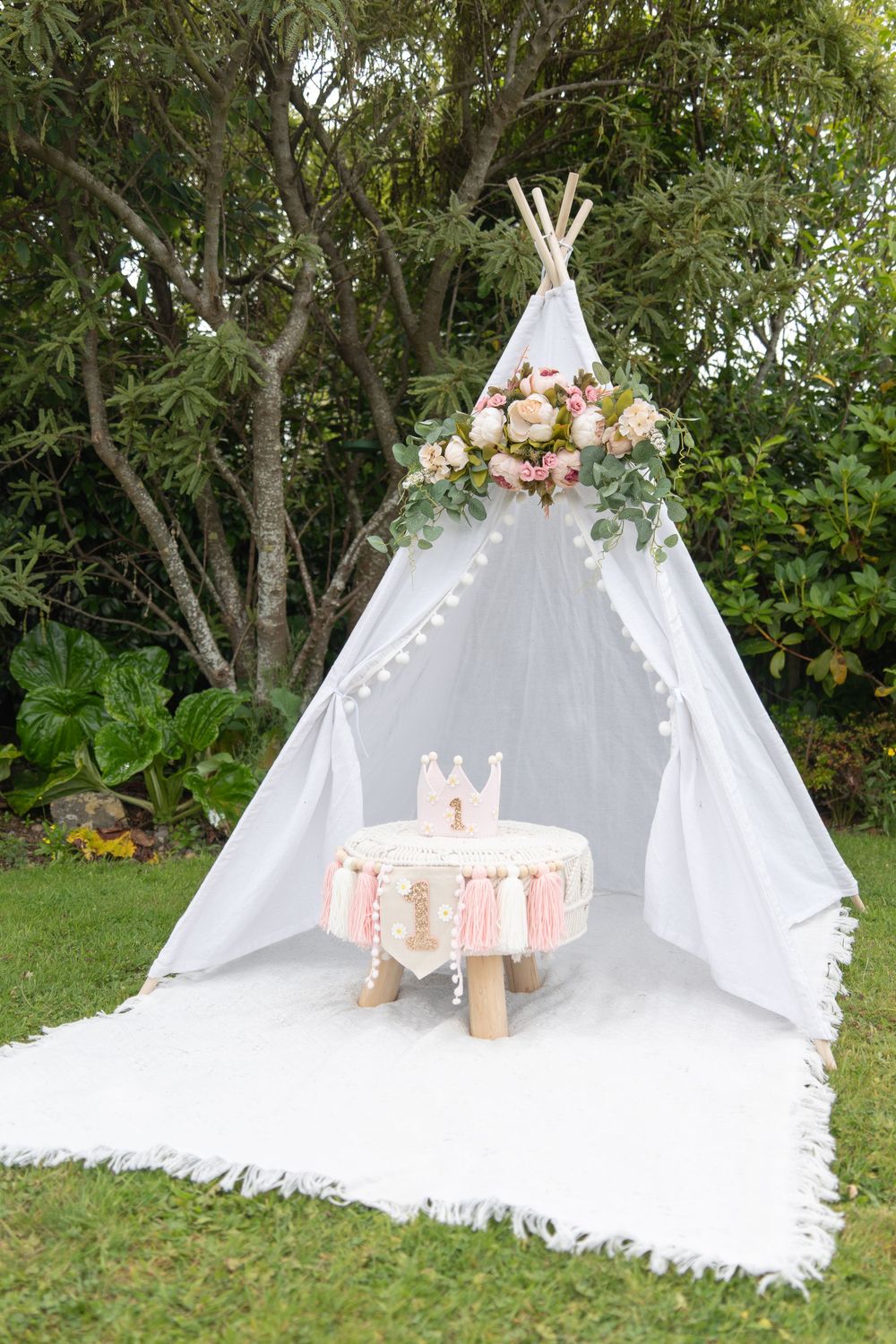 Tee pee tent set up