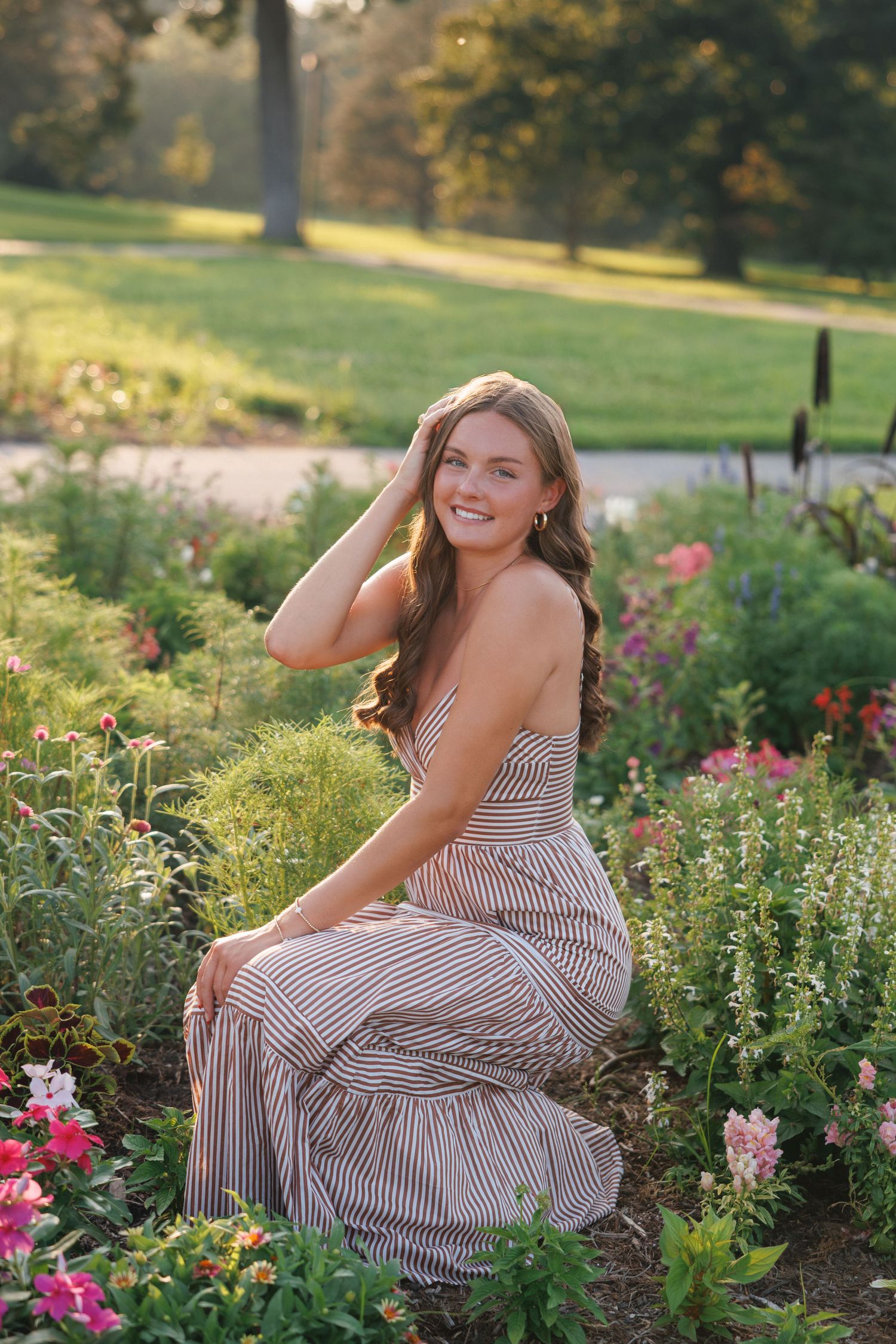 Dreamy senior photos in Cincinnati Ohio, in a field