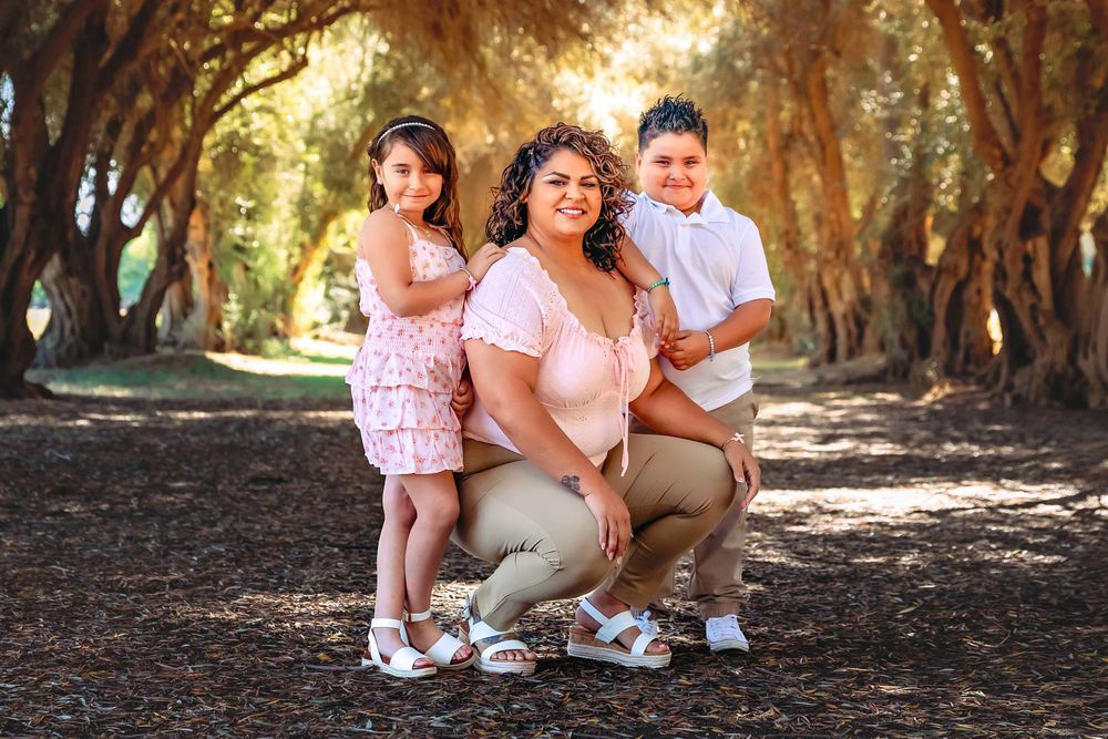 Lifestyle photography session of mother and children captured by Colibrí Captures in the Central Valley.