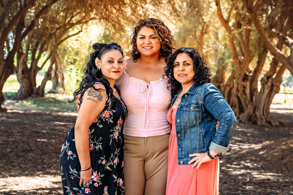 Fresno photographer capturing authentic sisterhood and connection between three sisters in the Central Valley.
