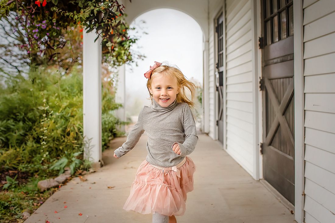 Candid child portrait with natural smile – Amber Potter Photography.