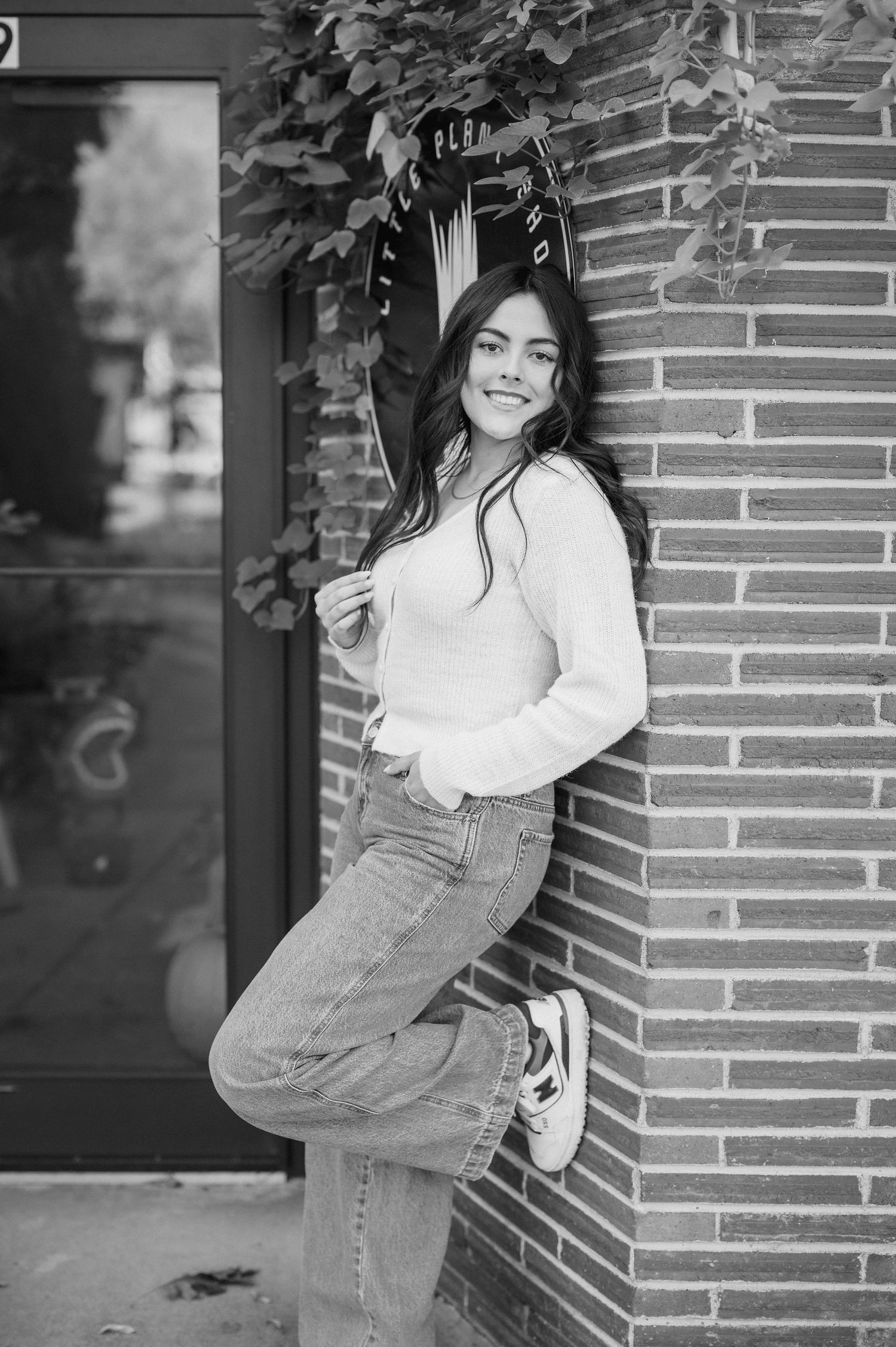 Downtown senior pictures in front of a brick wall in the Parkway in Richland, WA