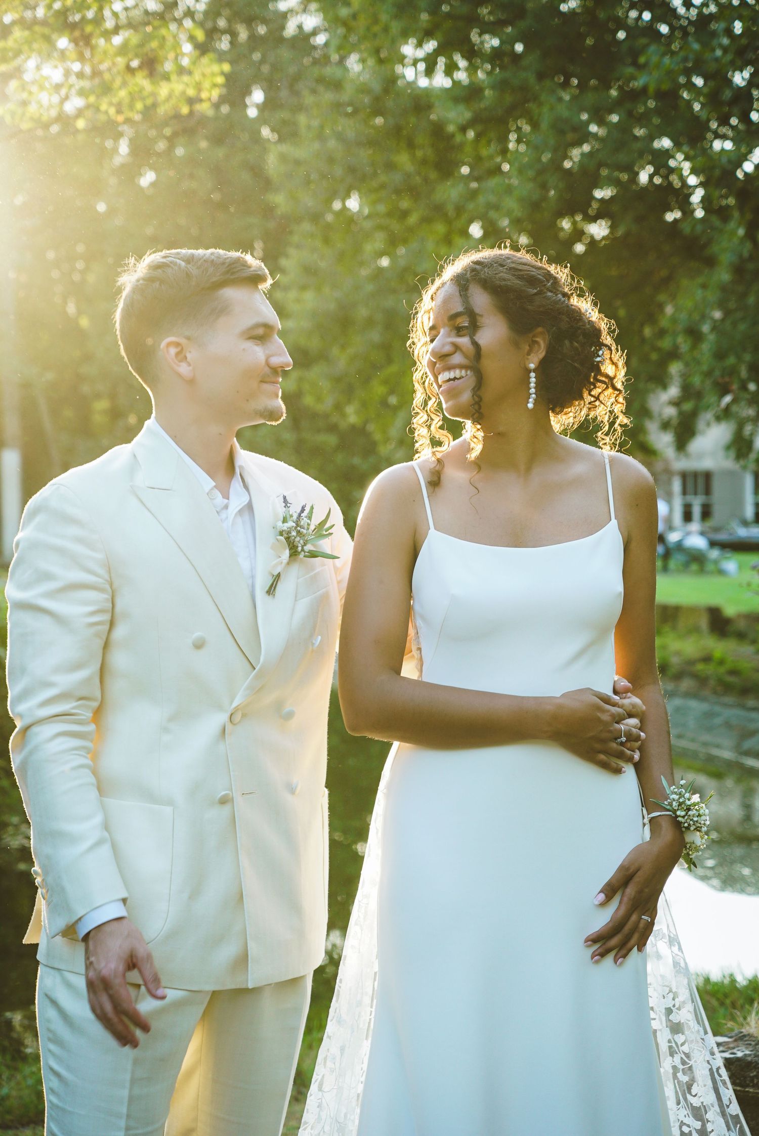 Photo du mariage de Maëlanne et Archibald, shooting des mariés. Mariage à Saint Remy-de-Provence. Photographe Chloé Cabane