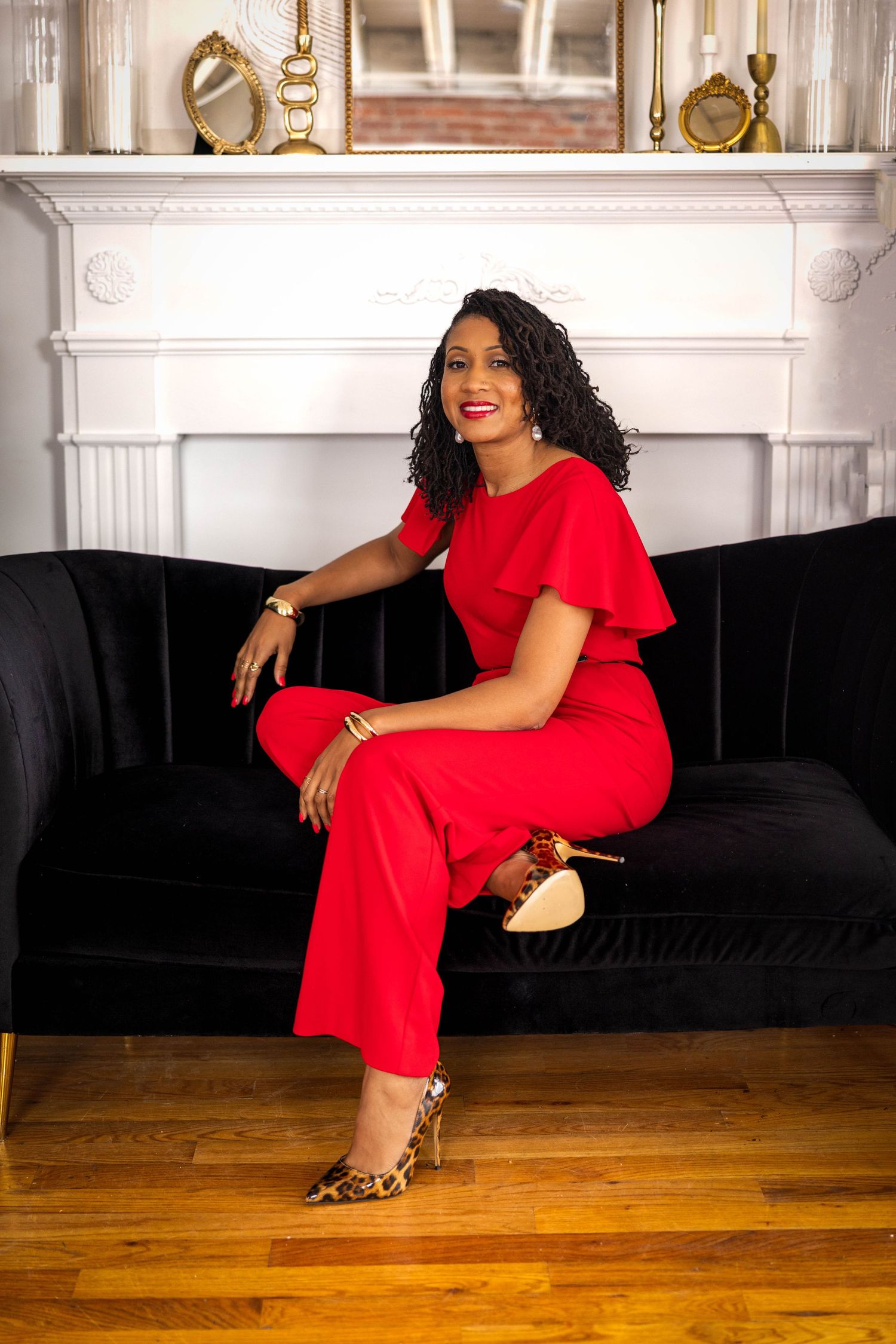 Helping women affirm who they are. Headshots, birthdays, family, milestones, self love. Love Supreme: A Self Love Experience