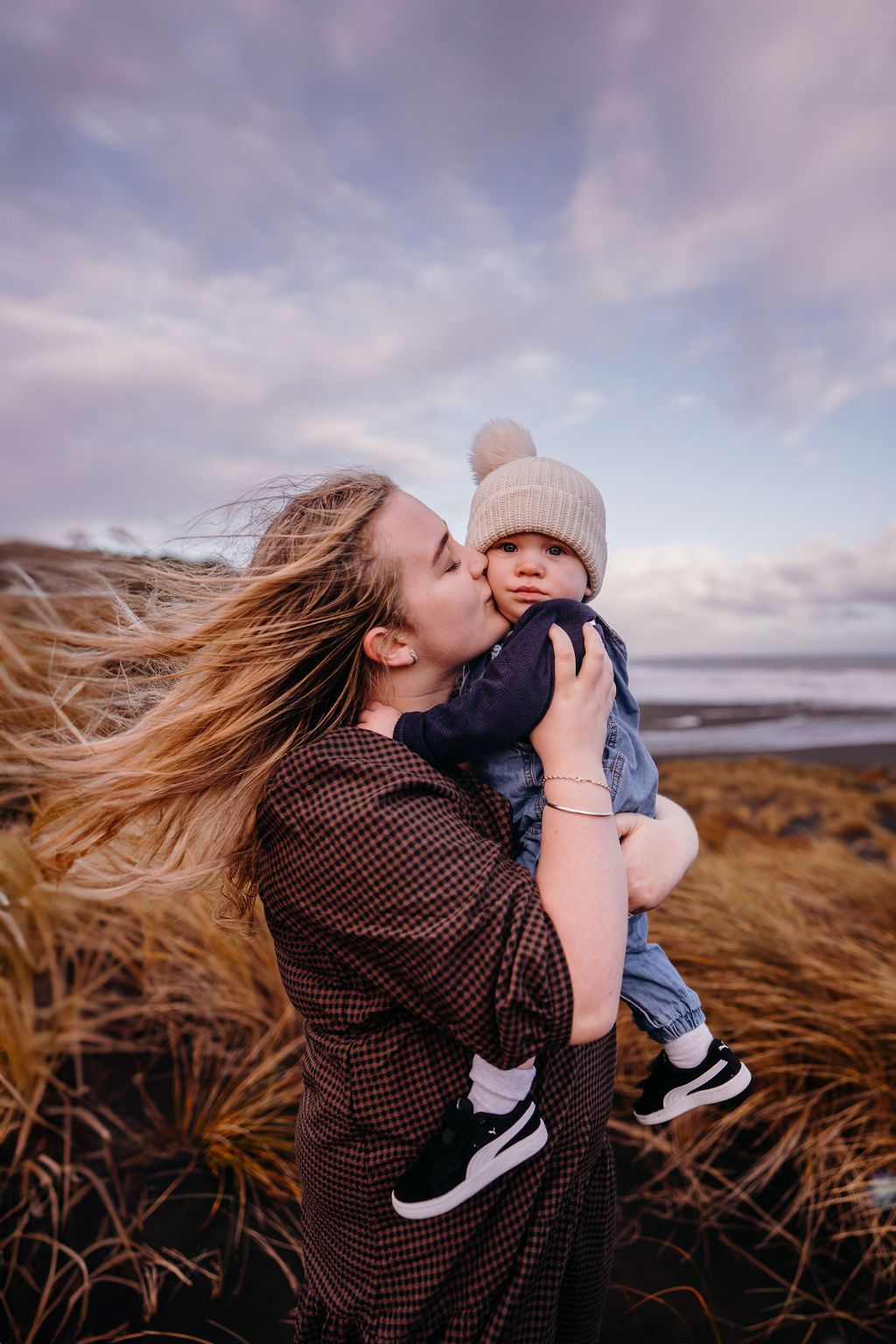 Beautiful Family photoshoot in Taranaki at the beach of mum and baby