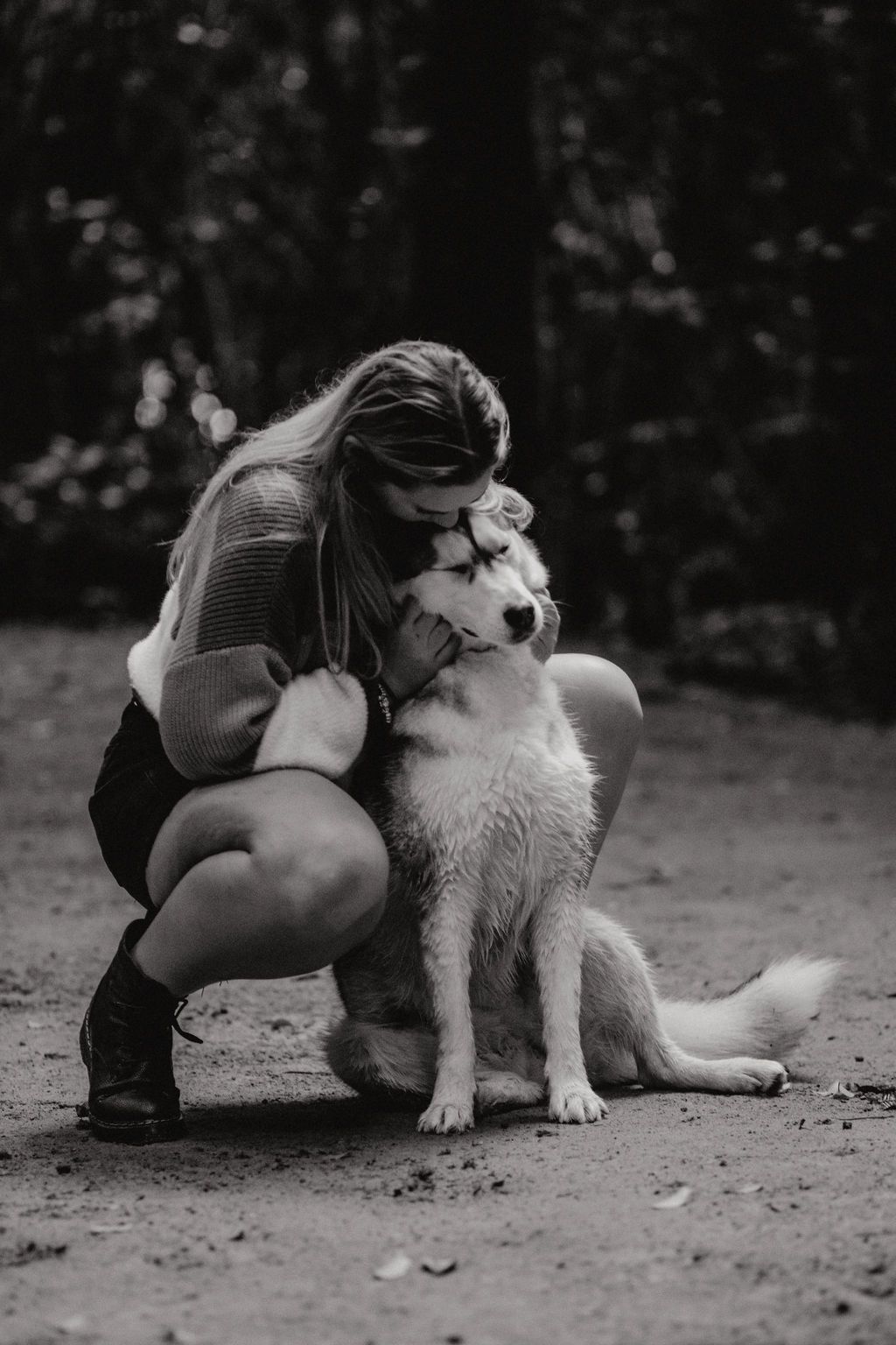 A Woman and her husky dog cuddling - Taranaki Pet photographer