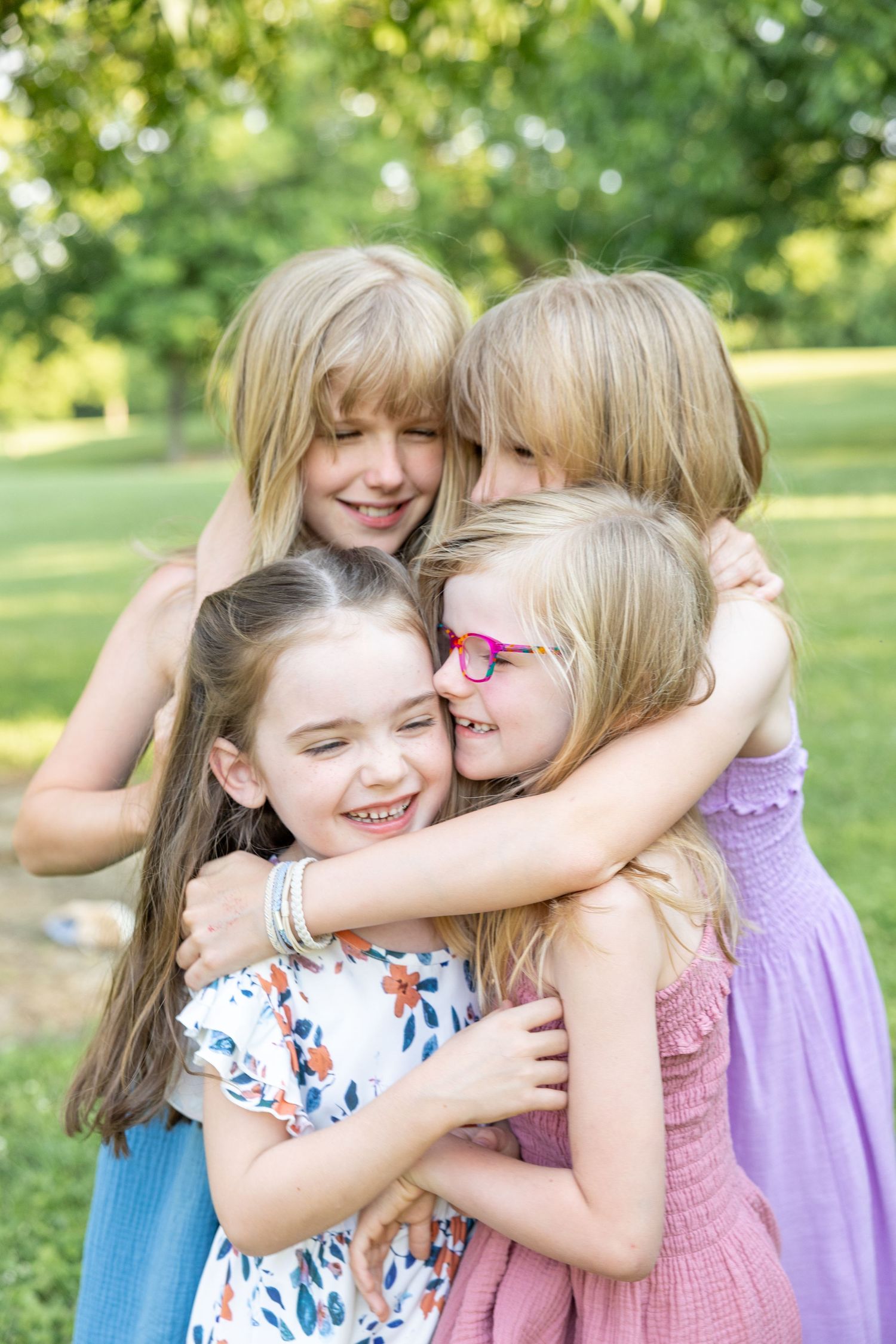 A extended family photo session at Historic Oak View Park in Raleigh.