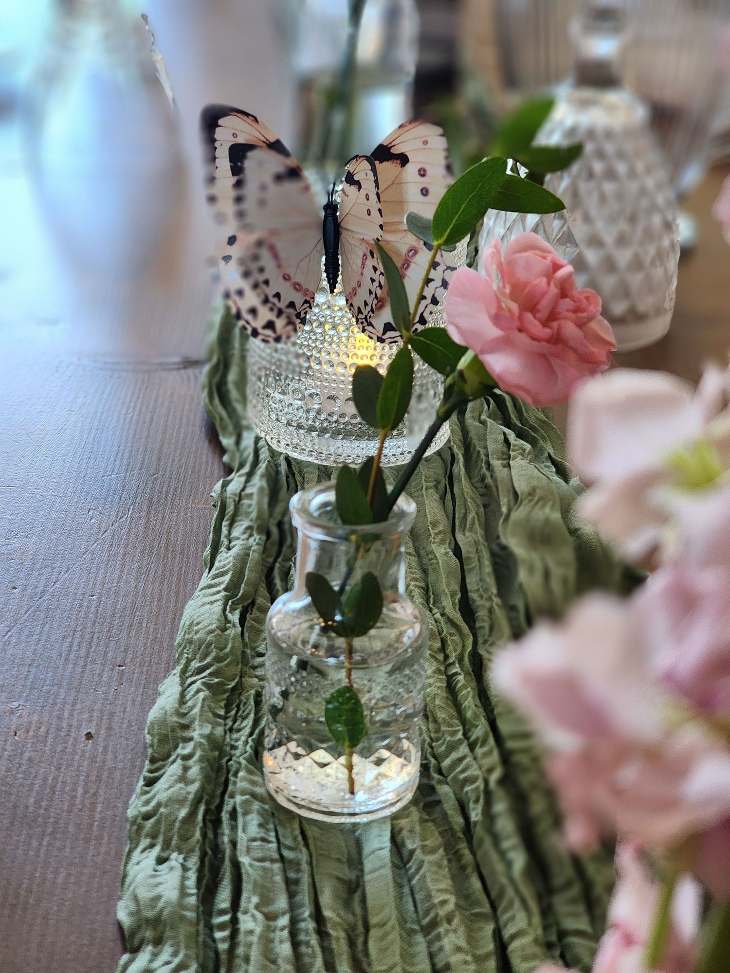 bud vase florals and decor Milestones wedding planning | Milestones Studios LLC
