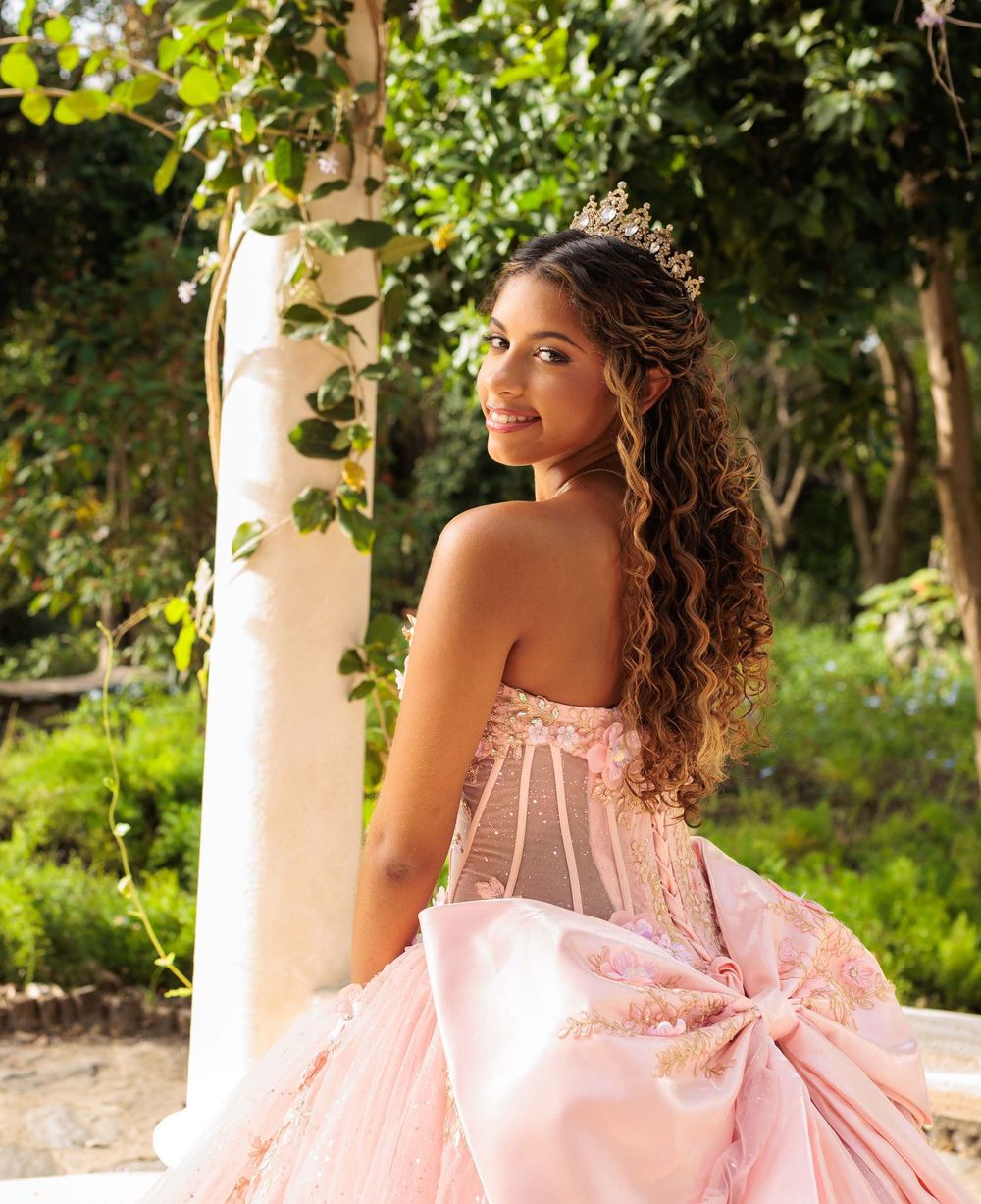 Sesión de fotos profesional de quinceaños realizadas en el Jardin botanico de Santiago de los caballeros, ideas para quinceañeras.