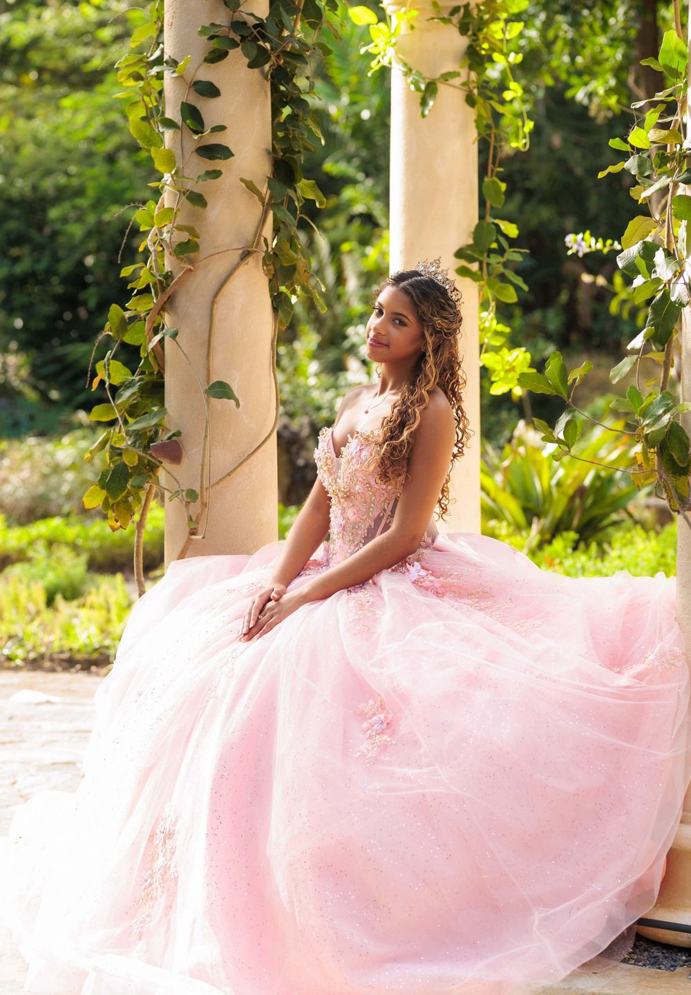 Sesión de fotos profesional de quinceaños realizadas en el Jardin botanico de Santiago de los caballeros, ideas para quinceañeras.