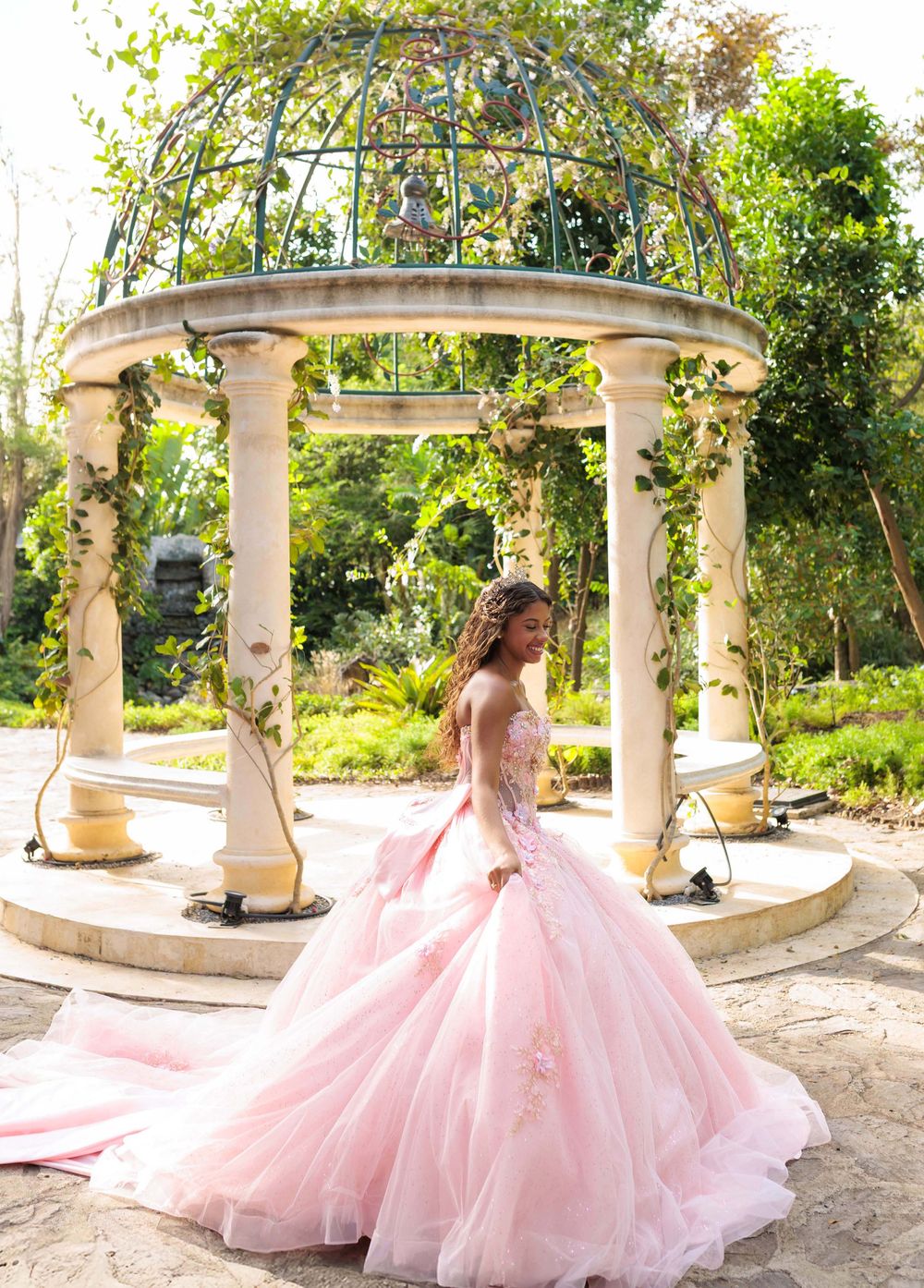Sesión de fotos profesional de quinceaños realizadas en el Jardin botanico de Santiago de los caballeros, ideas para quinceañeras.