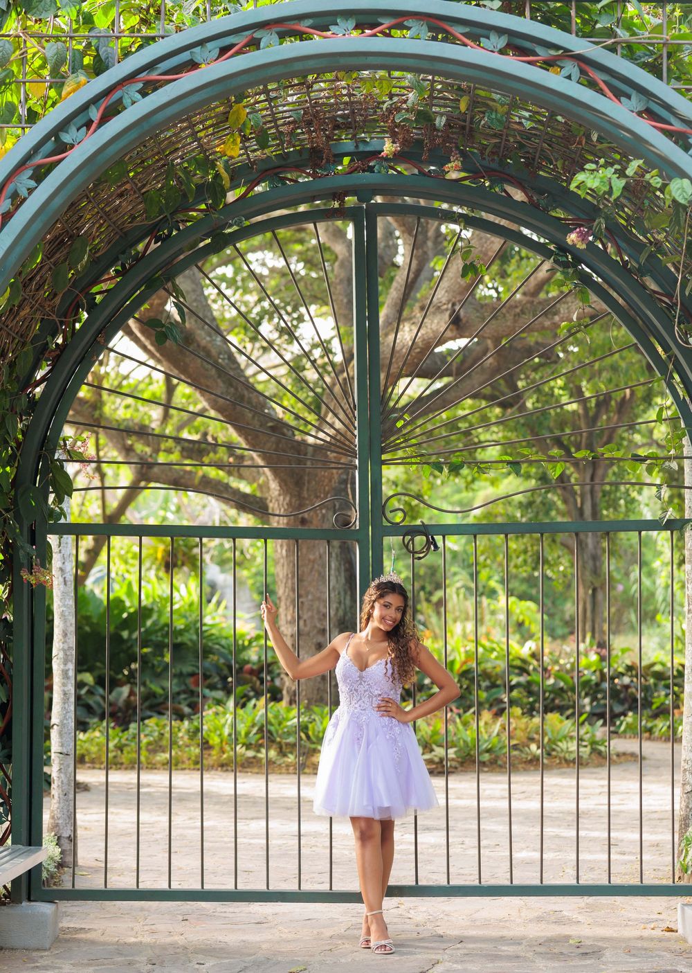 Sesión de fotos profesional de quinceaños realizadas en el Jardin botanico de Santiago de los caballeros, ideas para quinceañeras.